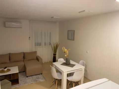 Rent, house, 60m², Radanovići, Kotor - image 13