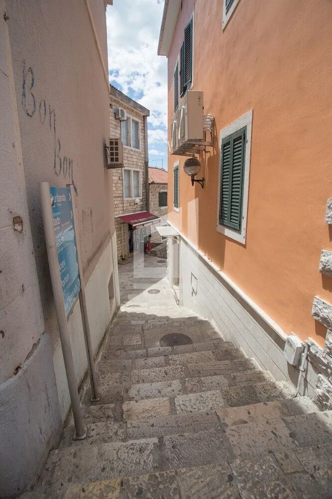 Sale, office space, 102m², Herceg Novi, Crna Gora