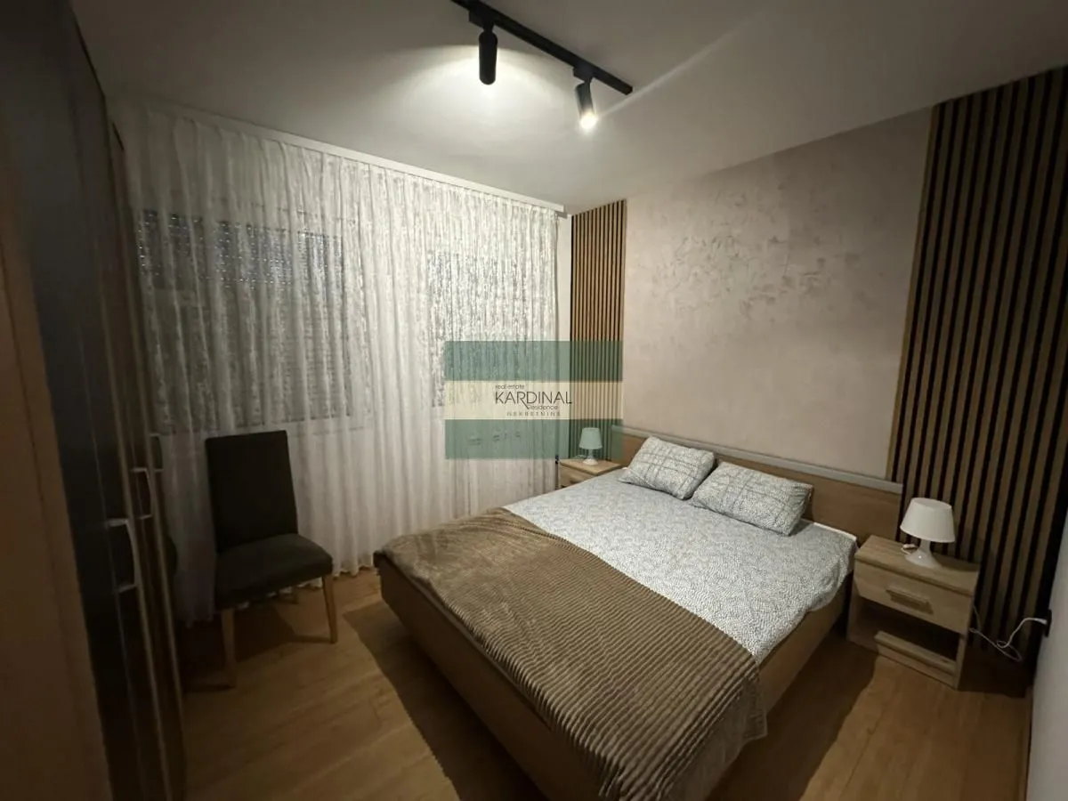 Izdavanje, dvosoban stan, 52m², Centar, Kragujevac