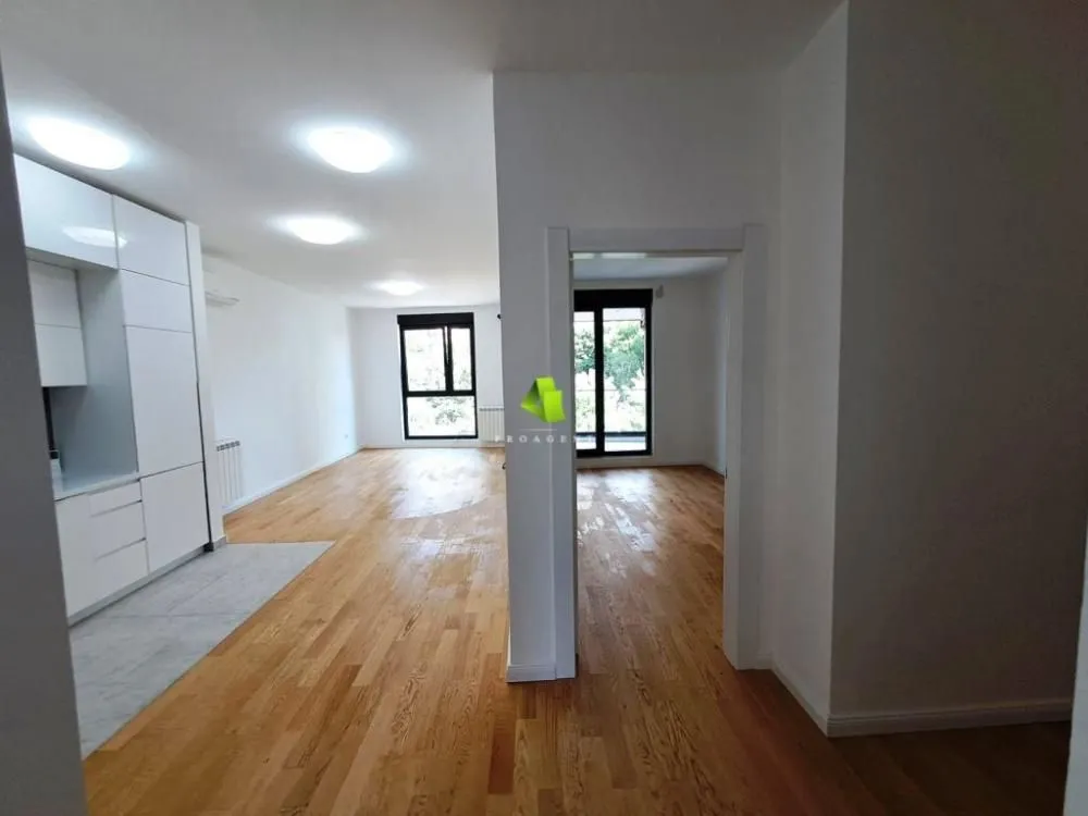 Izdavanje, dvosoban stan, 67m², Medijana, Niš