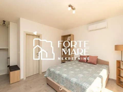 Sale, two bedroom apartment, 70m², Đenovići, Herceg Novi - image 2