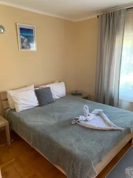 Furnished bedroom with a double bed. - image 9