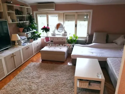 Sale, two bedroom apartment, 65m², Kotež, Palilula Sve Podlokacije