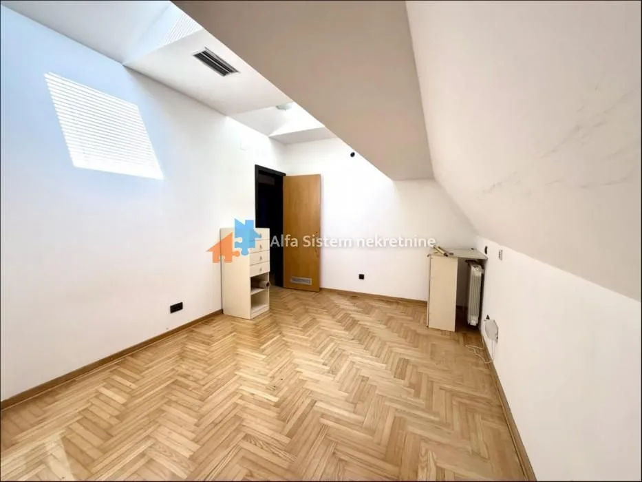 Izdavanje, stan, 207m², Kalenić Pijaca, Vračar Sve Podlokacije