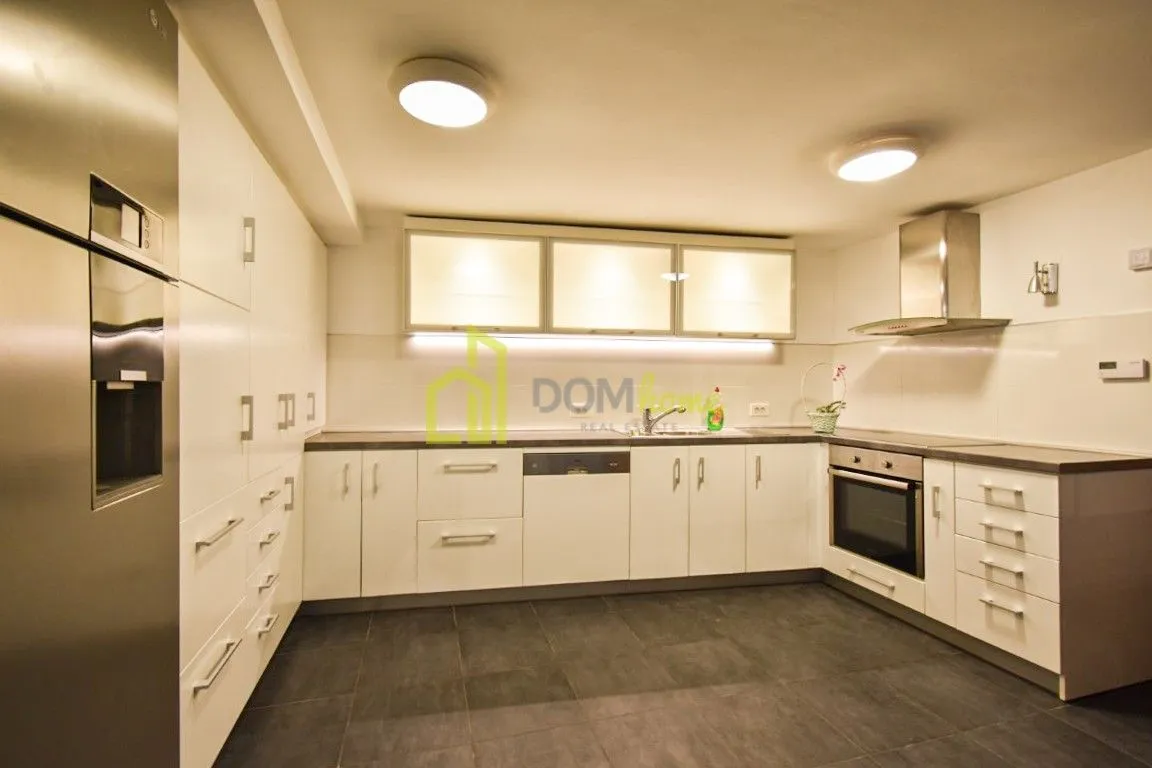 Prodaja, kuća, 230m², Mareza, Podgorica