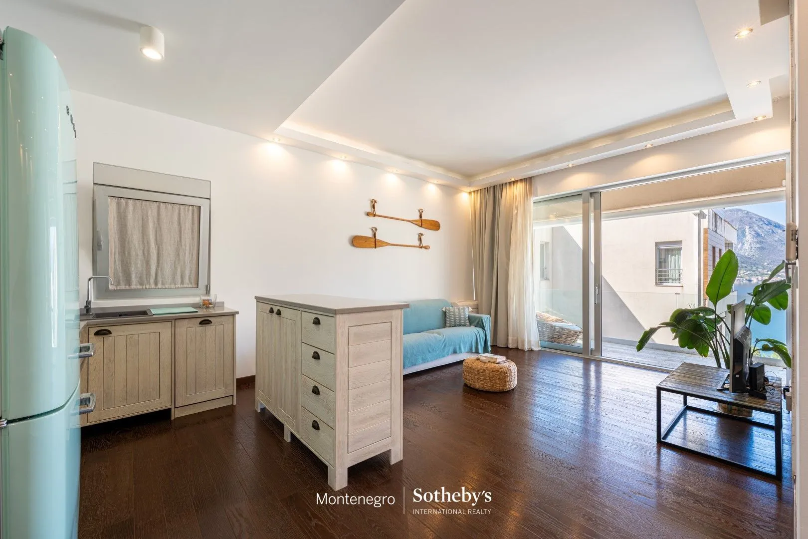 Sale, two bedroom apartment, 82m², Dobrota, Kotor