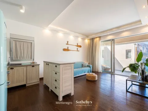 Sale, two bedroom apartment, 82m², Dobrota, Kotor - image 3