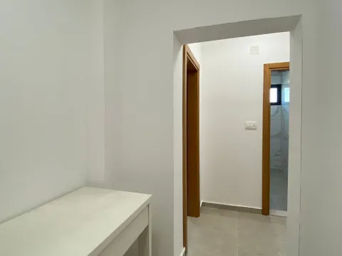 Izdavanje, dvosoban stan, 80m², Dumidran, Tivat - image 9