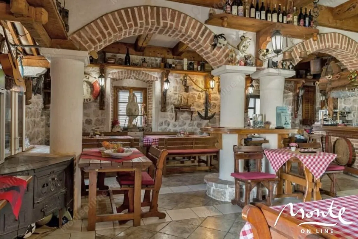 Prodaja, kuća, 330m², Prčanj, Kotor