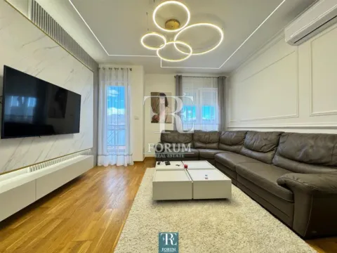 Izdavanje, dvosoban stan, 65m², City Kej, Podgorica