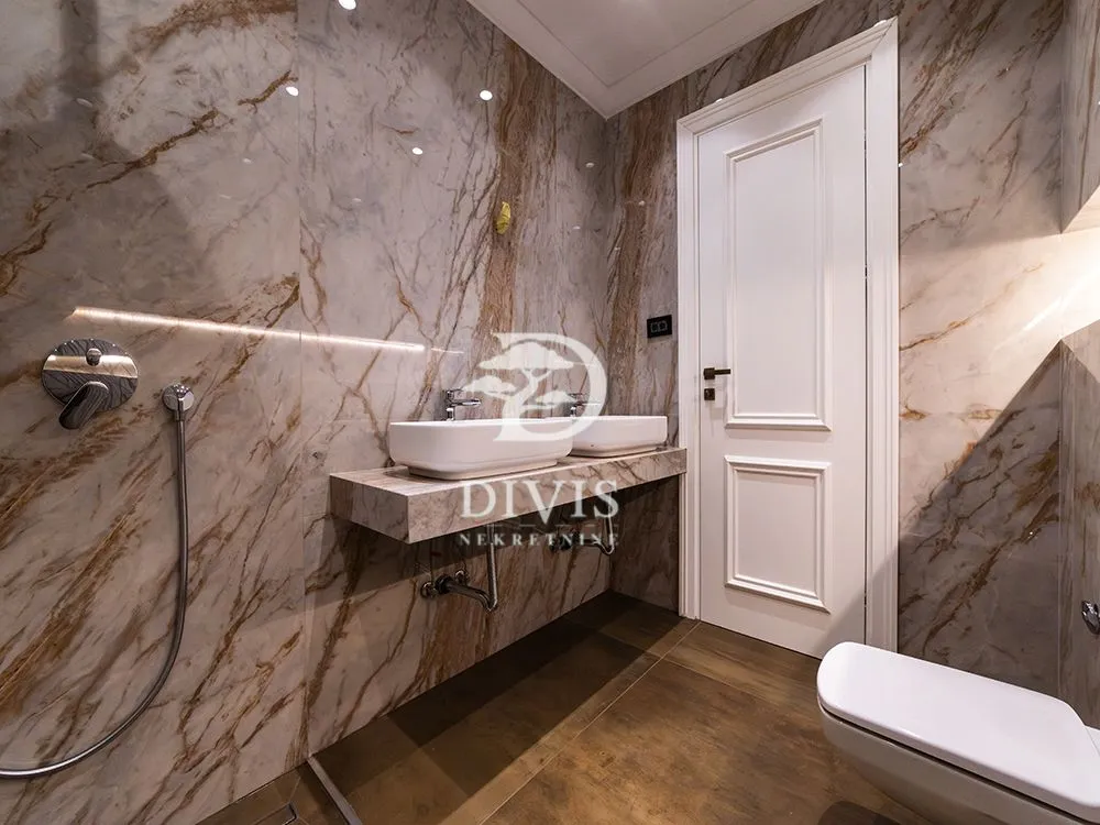 Sale, three bedroom apartment, 198m², Vračar Hram, Vračar Sve Podlokacije