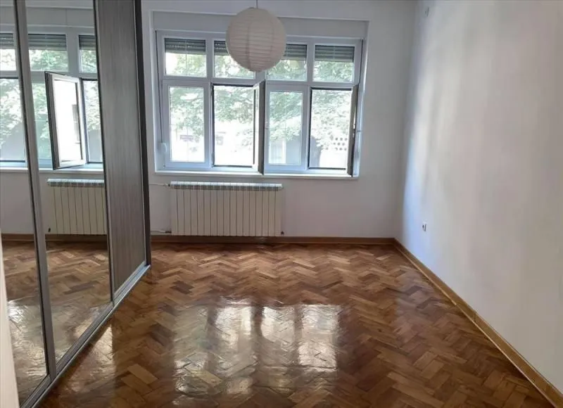 Izdavanje, trosoban stan, 70m², Palata Pravde, Beograd