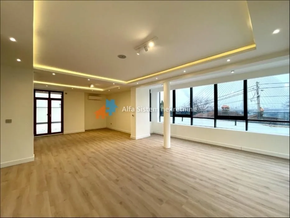 Izdavanje, četvorosoban stan, 153m², Savski Venac, Beograd