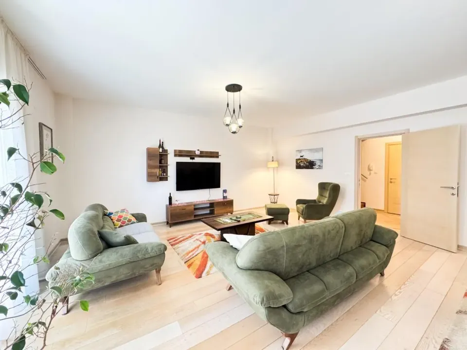 Izdavanje, dvosoban stan, 105m², Momišići, Podgorica
