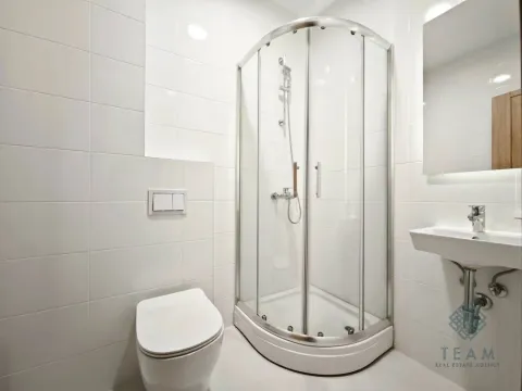 Izdavanje, trosoban stan, 130m², Master Kvart, Podgorica - image 12