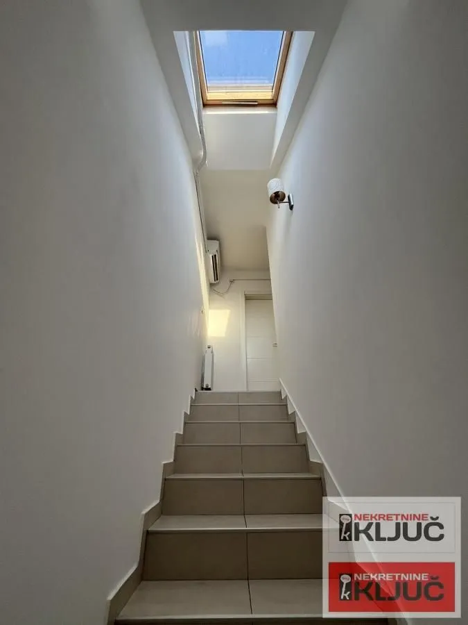 Prodaja, četvorosoban stan, 77m², Bulevar patrijarha Pavla, Novi Sad Sve Podlokacije
