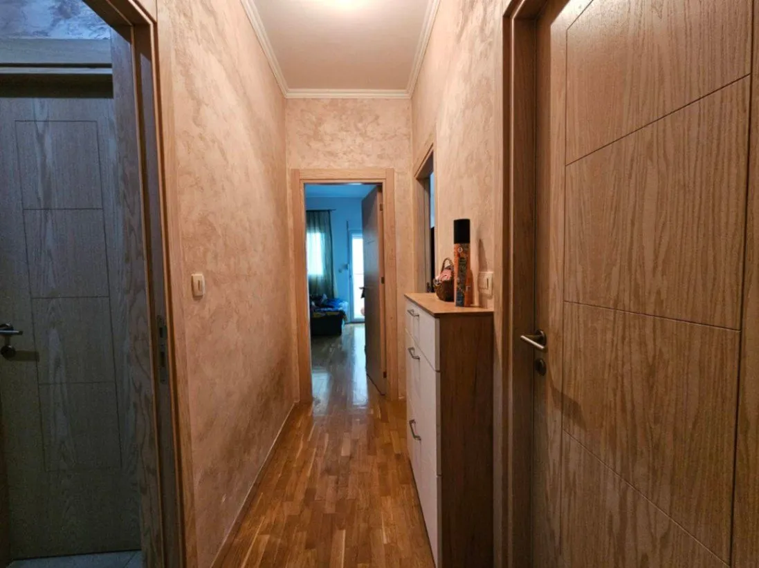 Izdavanje, trosoban stan, 100m², Blok 9, Podgorica