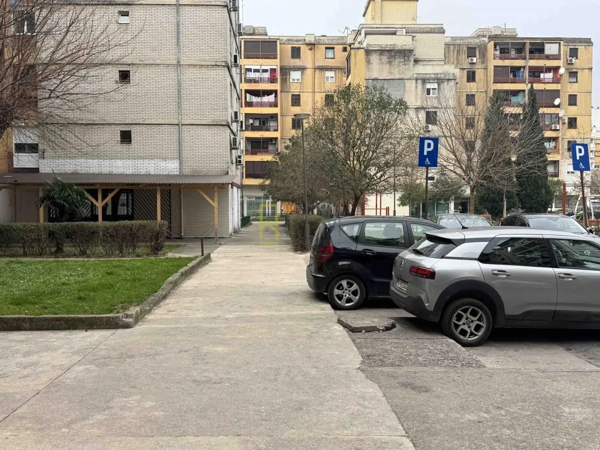 Izdavanje, poslovni prostor, 50m², Lepa Kata, Podgorica
