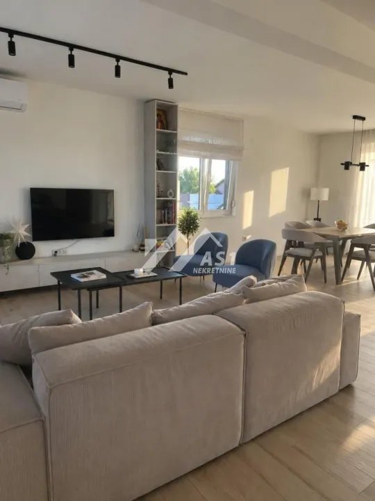 Izdavanje, četvorosoban stan, 130m², Veternik, Novi Sad Sve Podlokacije