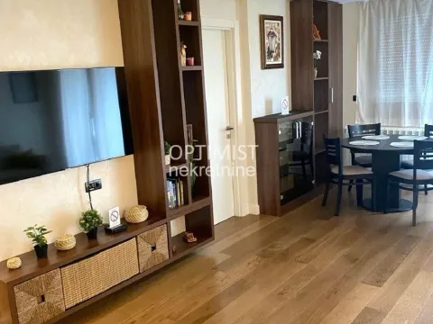 Rent, three bedroom apartment, 56m², Južni Bulevar, Vračar Sve Podlokacije - image 3