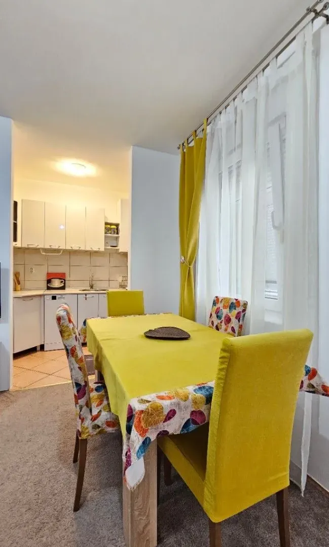 Izdavanje, dvosoban stan, 65m², Blok 9, Podgorica