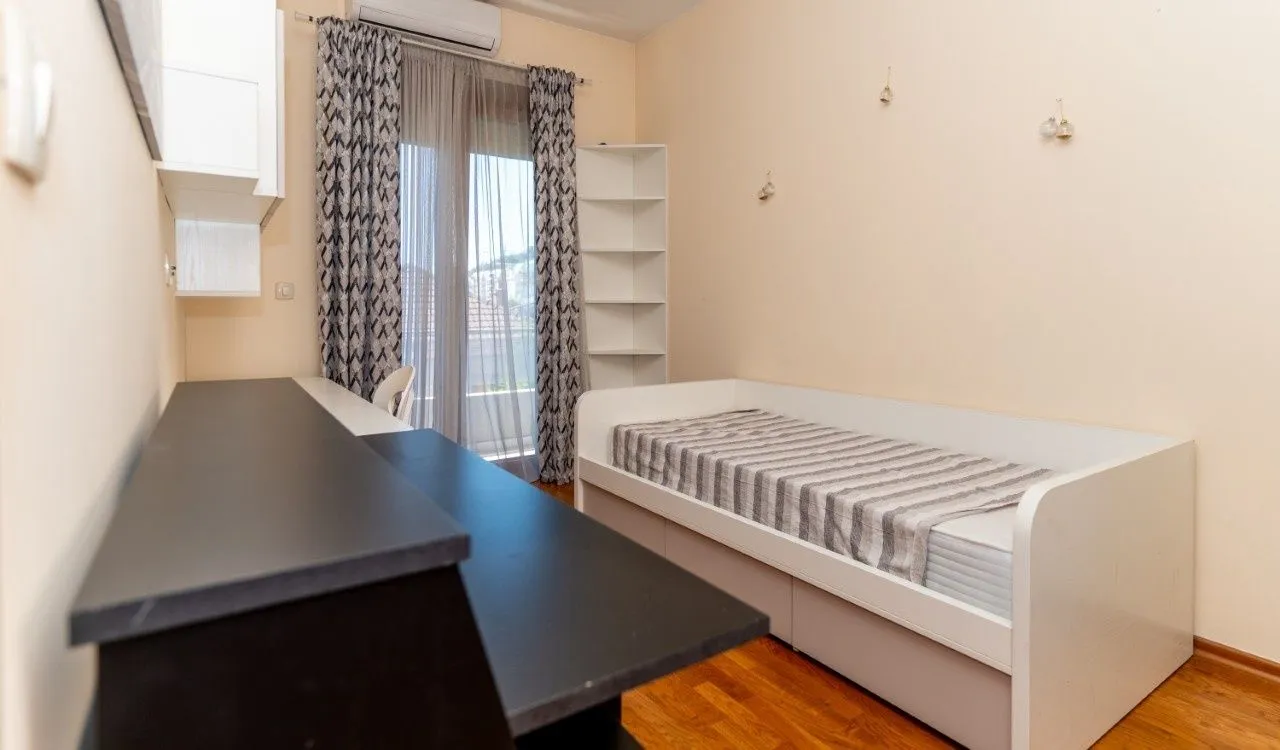 Izdavanje, trosoban stan, 86m², Stara Varoš, Podgorica