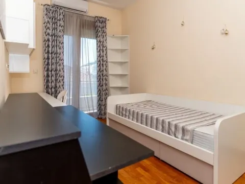Izdavanje, trosoban stan, 86m², Stara Varoš, Podgorica - image 12