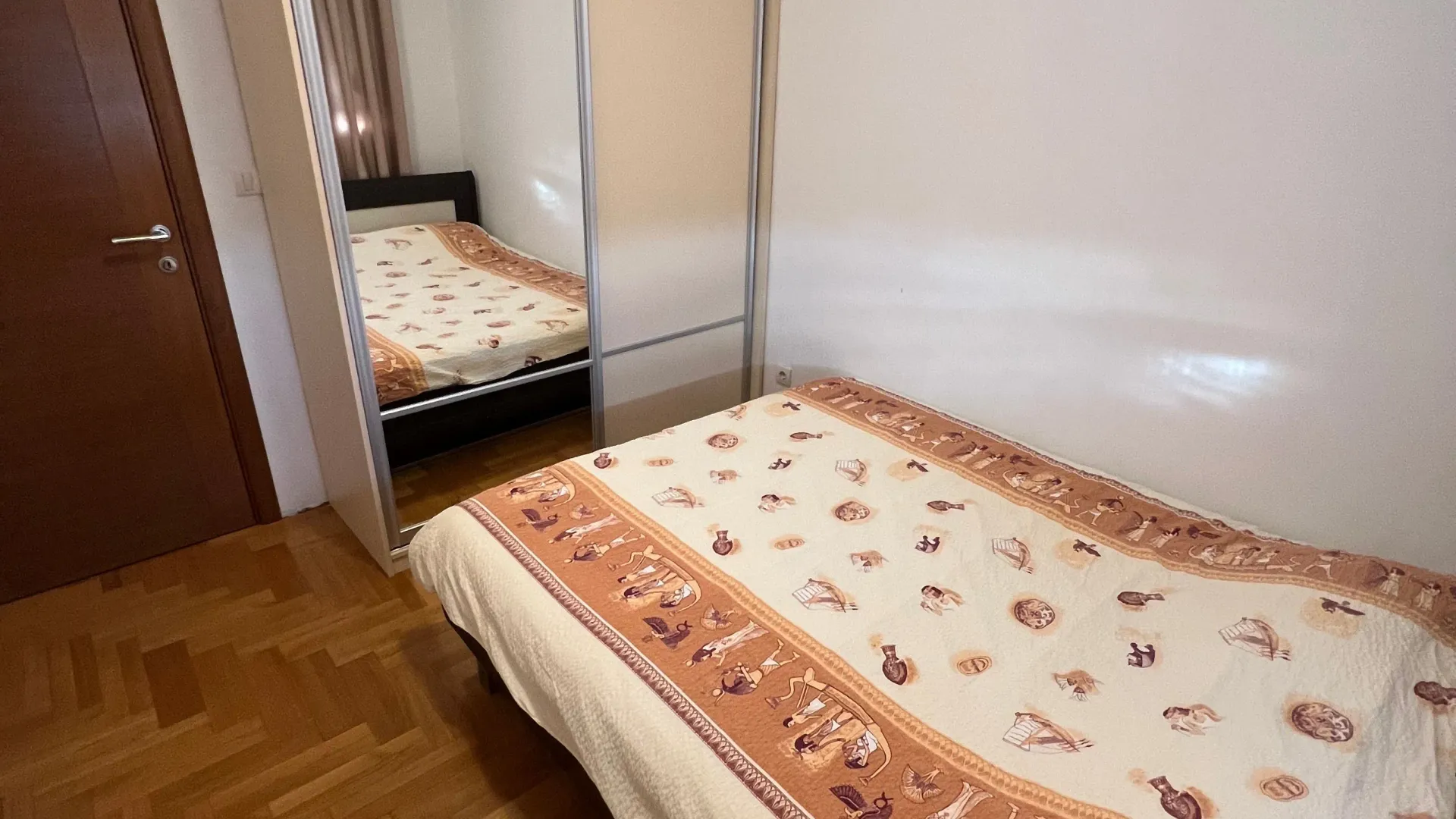 Izdavanje, jednosoban stan, 52m², Centar, Bar