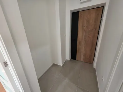 Prodaja, jednosoban stan, 45m², Pobrežje, Podgorica - image 11