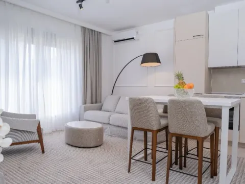 Izdavanje, jednosoban stan, 50m², Centar, Budva - image 2