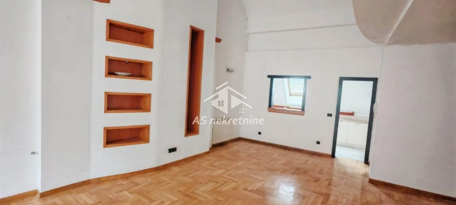 Prodaja, stan, 207m², Kalenić Pijaca, Vračar Sve Podlokacije