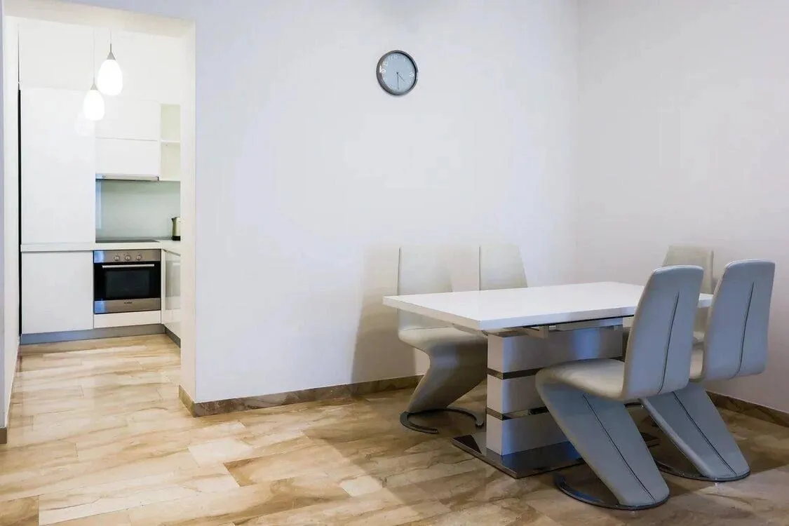 Rent, one bedroom apartment, 77m², Tre Canne, Budva