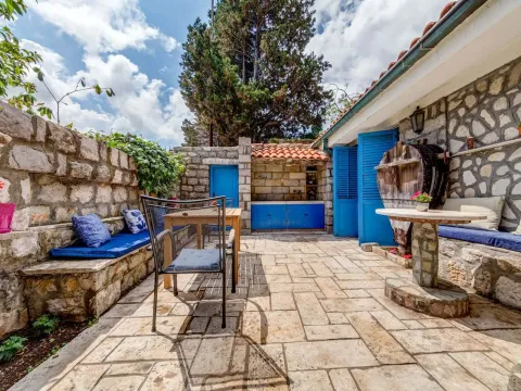 Izdavanje, kuća, 200m², Kotor, Crna Gora - image 21