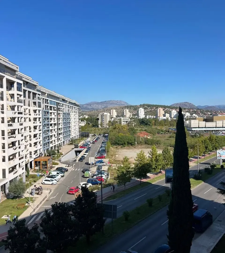 Izdavanje, jednosoban stan, 47m², Central Point, Podgorica