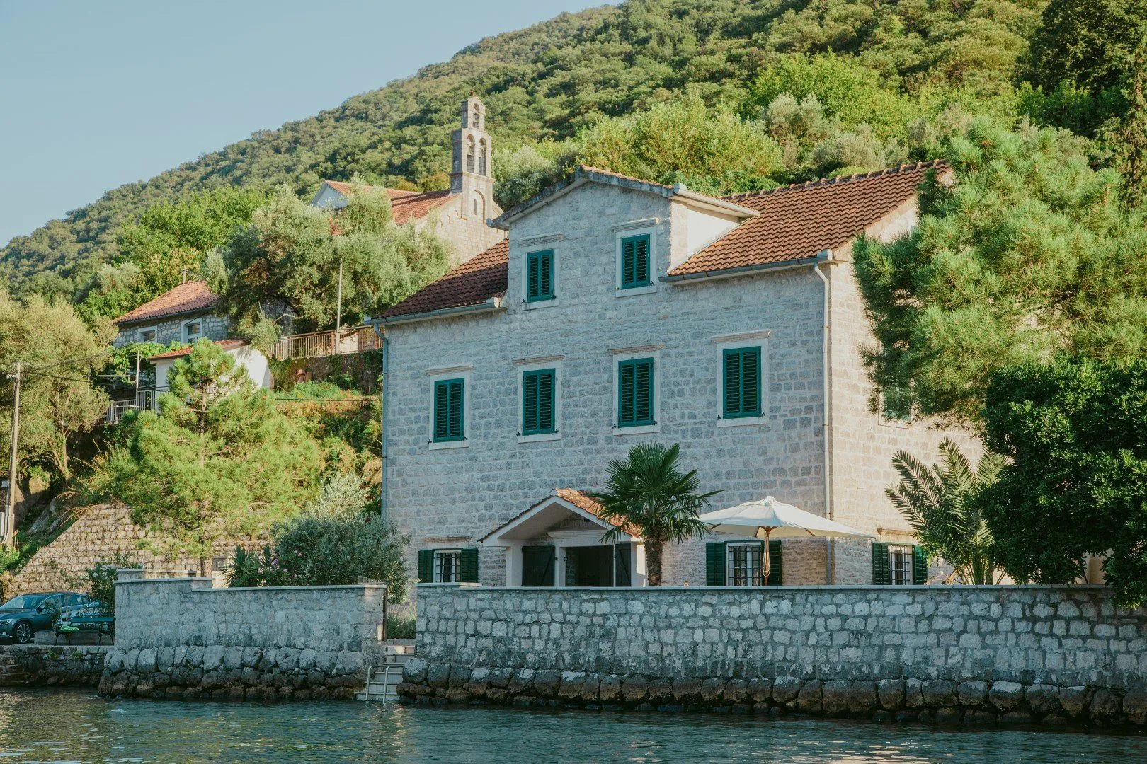 Izdavanje, kuća, 350m², Kostanjica, Kotor