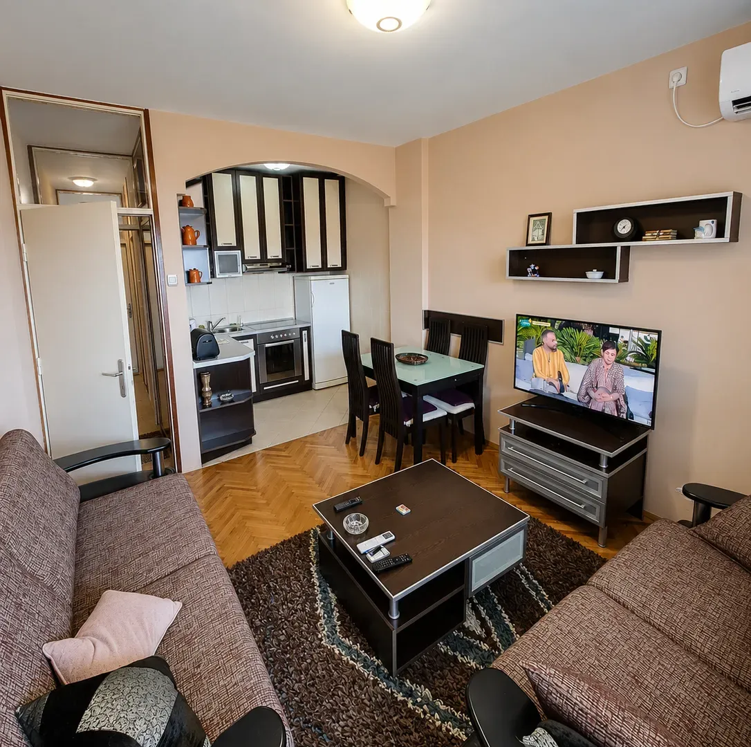 Rent, two bedroom apartment, 65m², Pejton, Podgorica