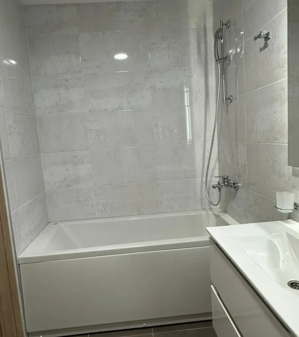 Izdavanje, dvosoban stan, 72m², Master Kvart, Podgorica