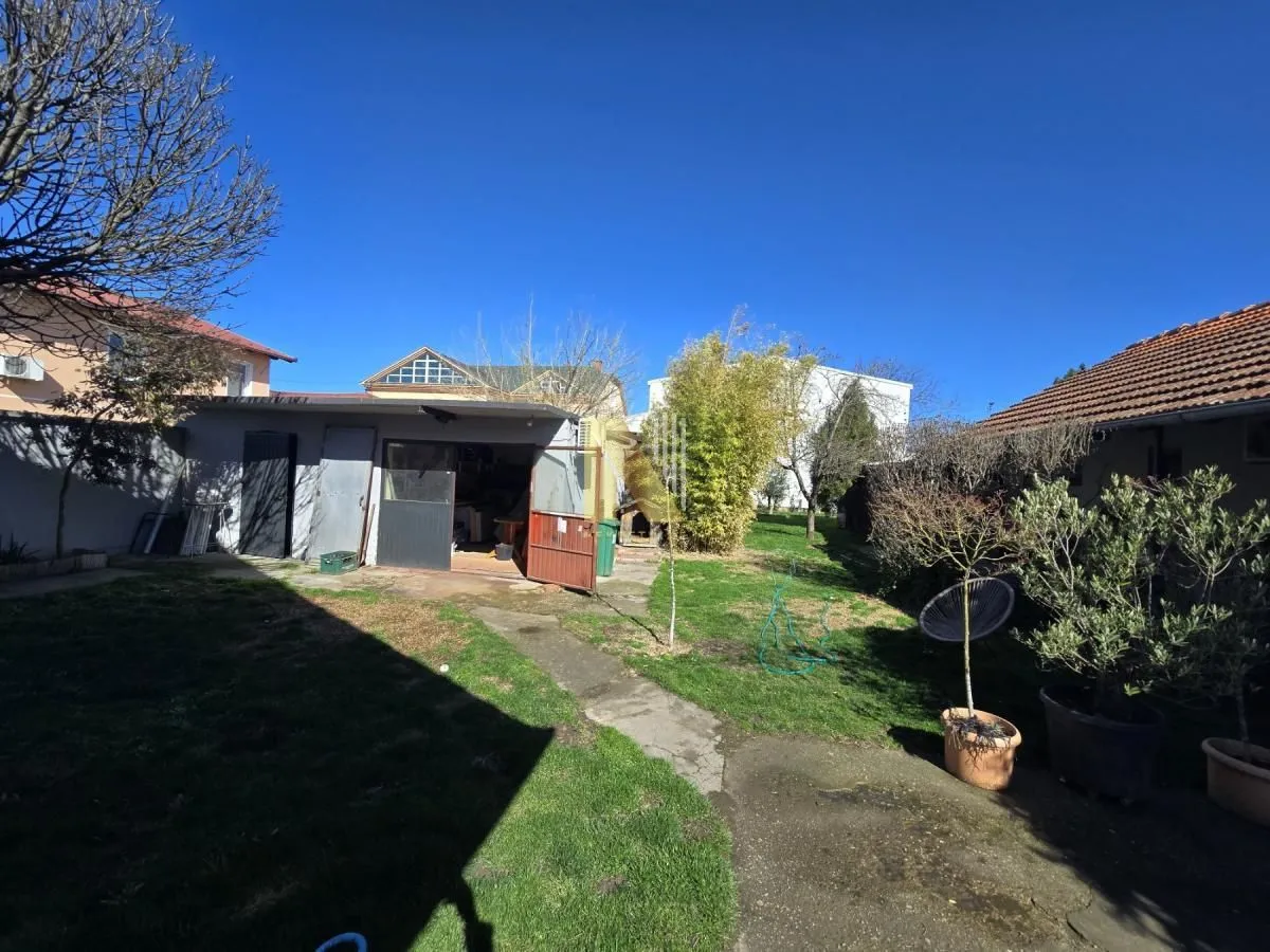 Prodaja, kuća, 203m², Salajka, Novi Sad Sve Podlokacije