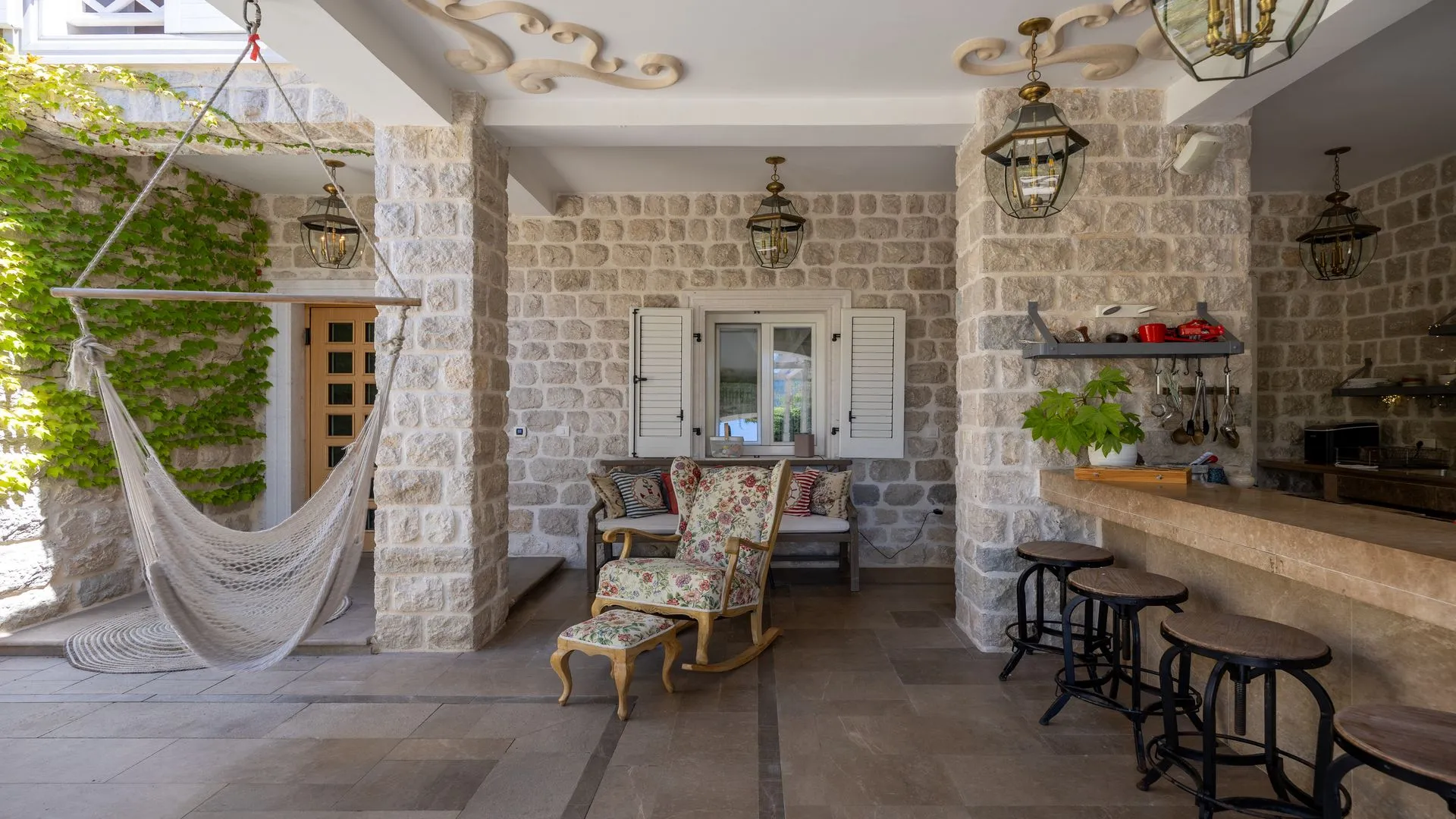 Rent, house, 587m², Dobrota, Kotor