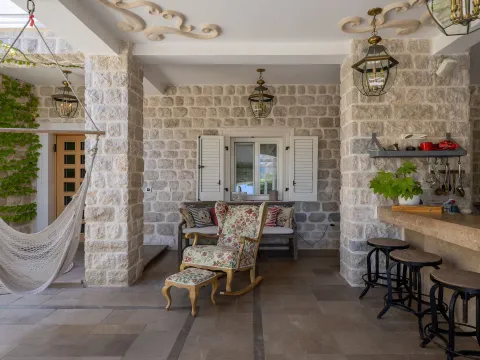 Rent, house, 587m², Dobrota, Kotor - image 25