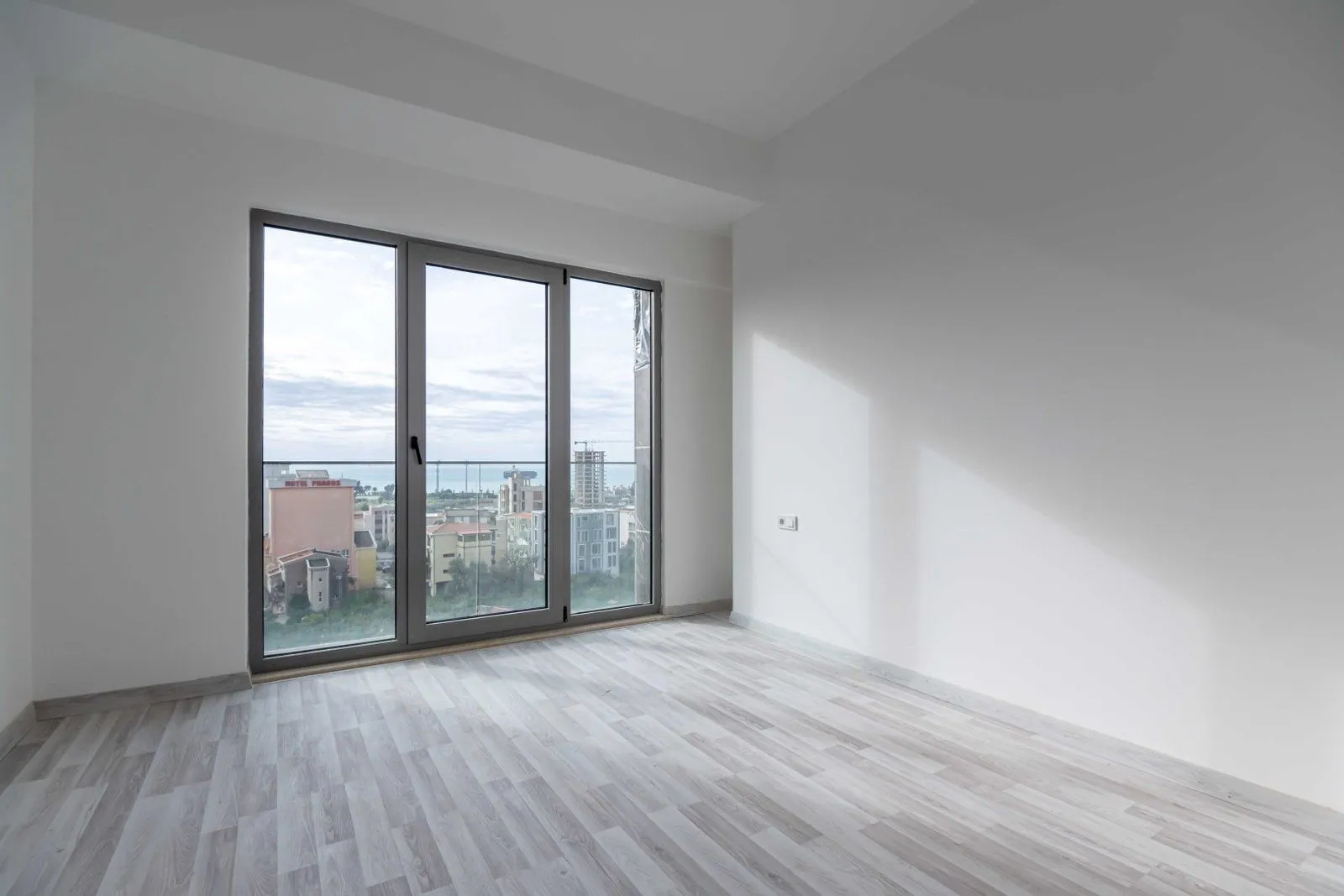 Sale, two bedroom apartment, 75m², Centar, Bar