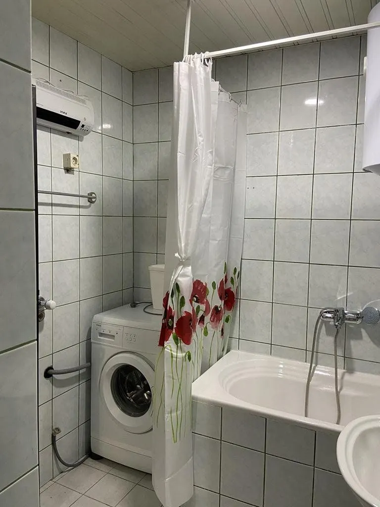 Izdavanje, dvosoban stan, 80m², Stari Aerodrom, Podgorica