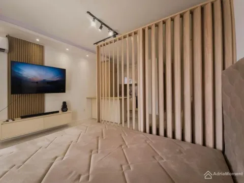 Sale, studio apartment, 46m², Dobrota, Kotor - image 2