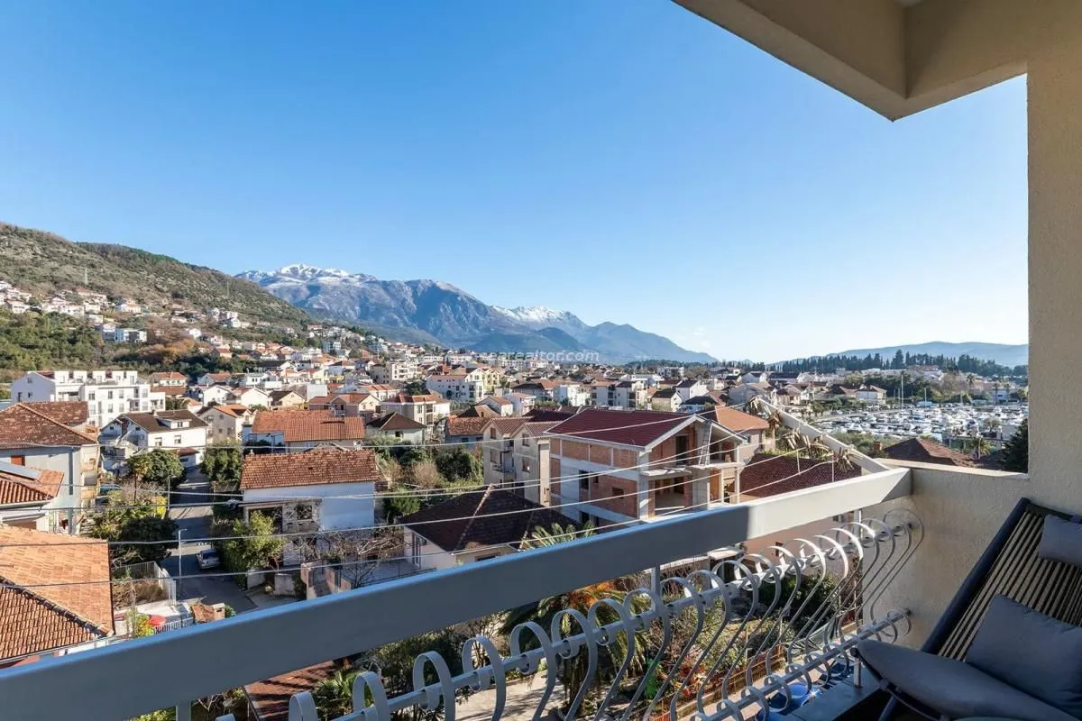 Prodaja, dvosoban stan, 68m², Tivat, Crna Gora
