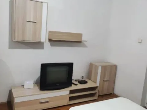 Izdavanje, garsonjera, 34m², Tološka šuma, Podgorica - image 5