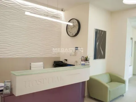 Izdavanje, poslovni prostor, 590m², Vračar Sve Podlokacije, Beograd