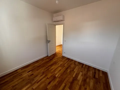 Prodaja, dvosoban stan, 61m², Sutomore, Bar - image 4