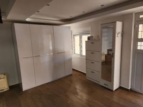 Izdavanje, trosoban stan, 150m², Centar, Tivat - image 3