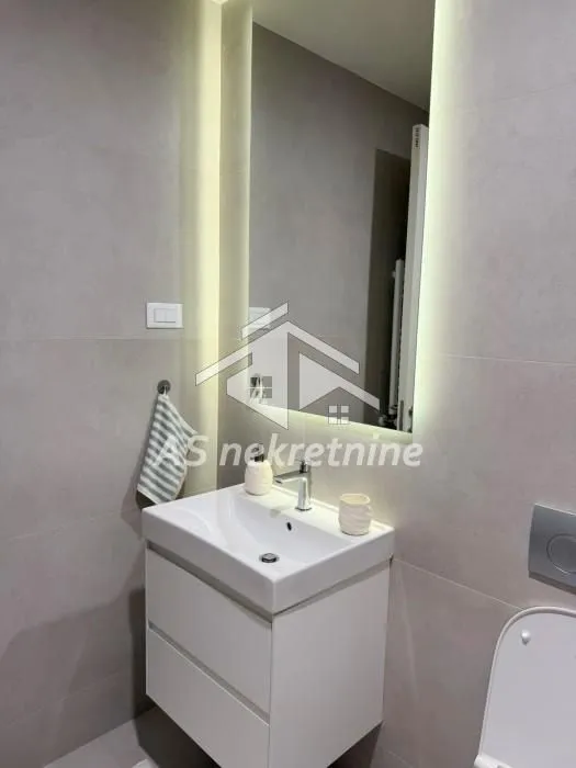 Izdavanje, trosoban stan, 78m², Novi Beograd Blok 64, Novi Beograd Sve Podlokacije
