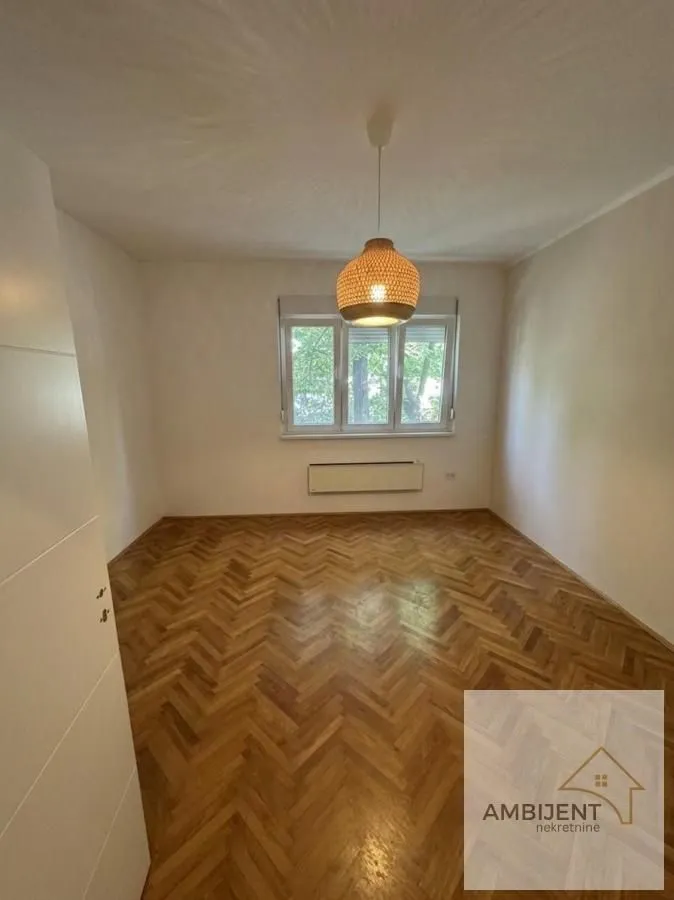 Prodaja, trosoban stan, 54m², Zemun Sve Podlokacije, Beograd